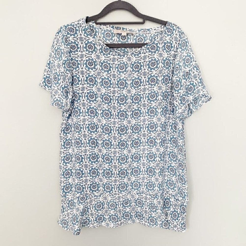 5/$25 LOFT Blouse Medium Petite Blue White Floral Medallion Short Sleeve Top